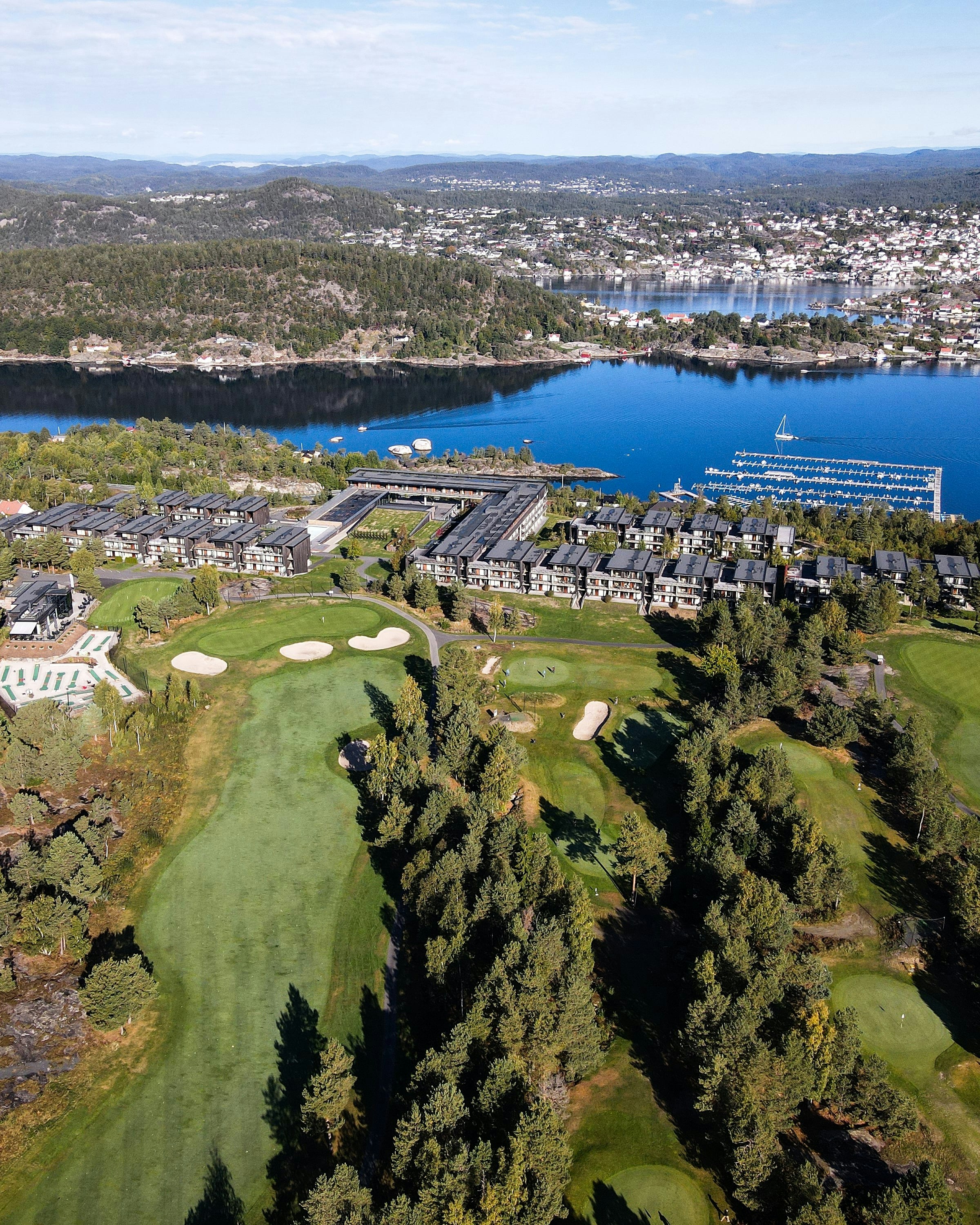 Why Choose a Golf Resort?