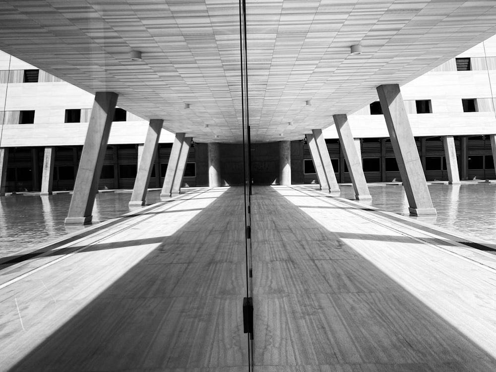 a black and white photo of a building