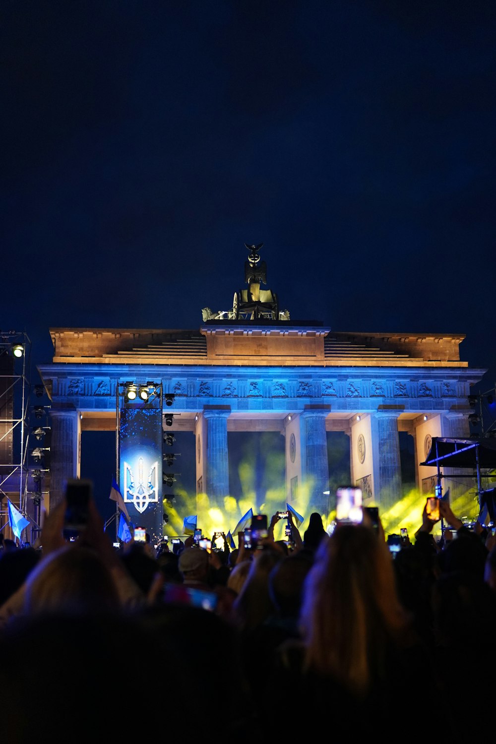 a crowd of people standing in front of a building