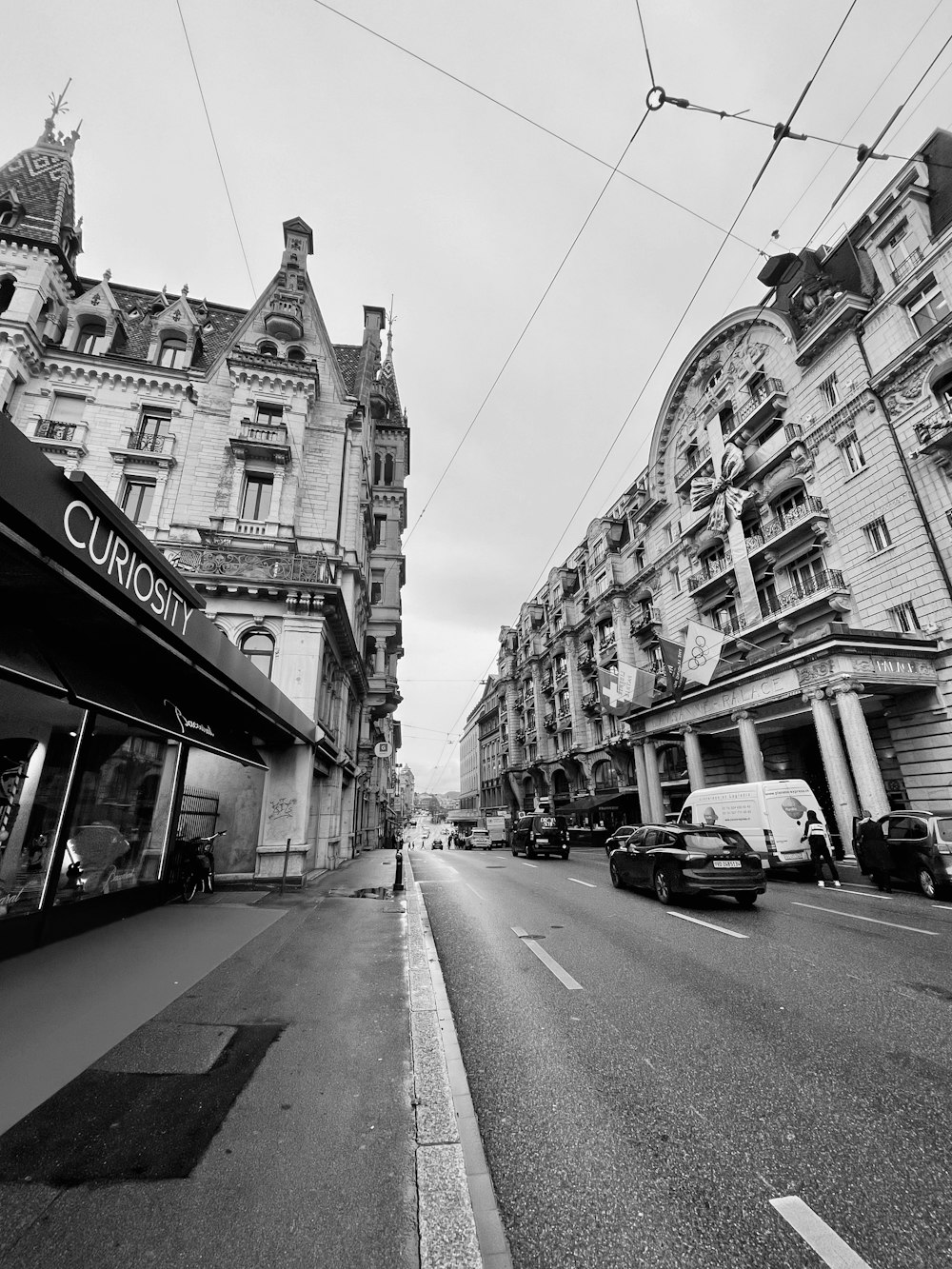 a black and white photo of a city street