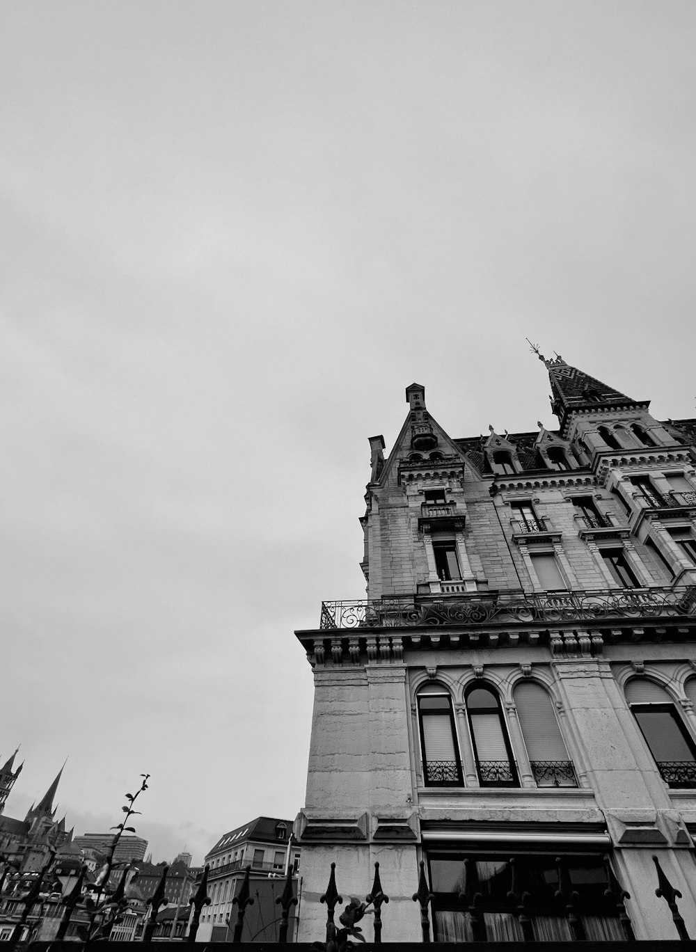 a black and white photo of a tall building