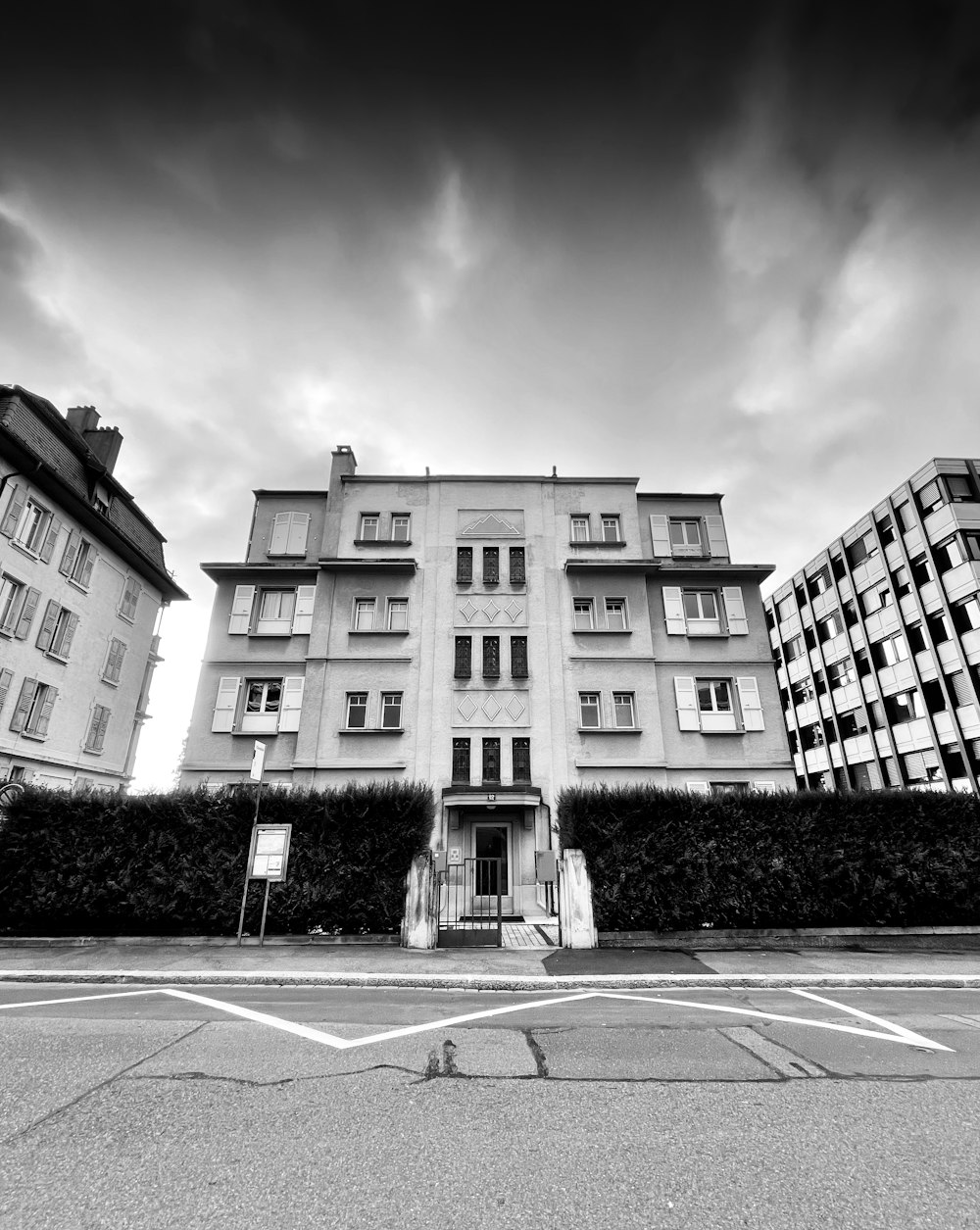 a black and white photo of a building