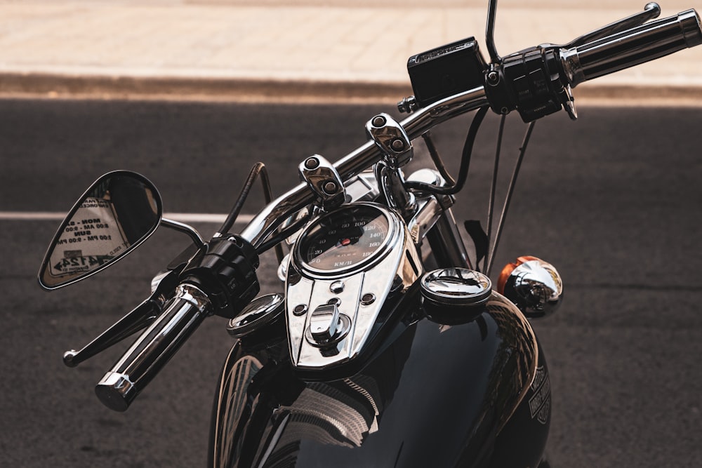 a close up of the handle bars on a motorcycle