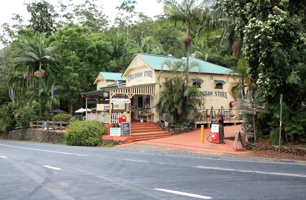 a small building sitting on the side of a road