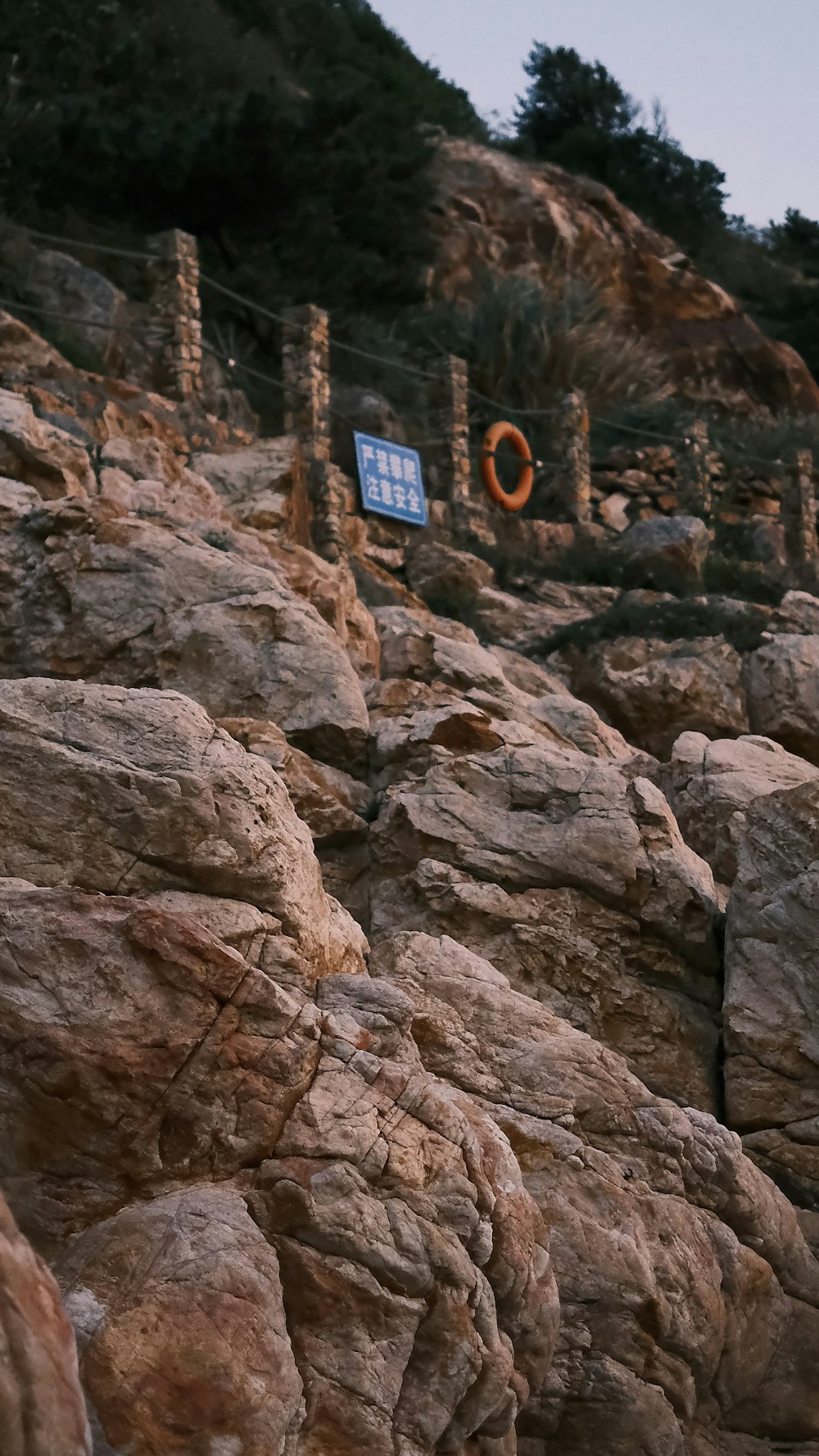 there is a sign on the side of a mountain