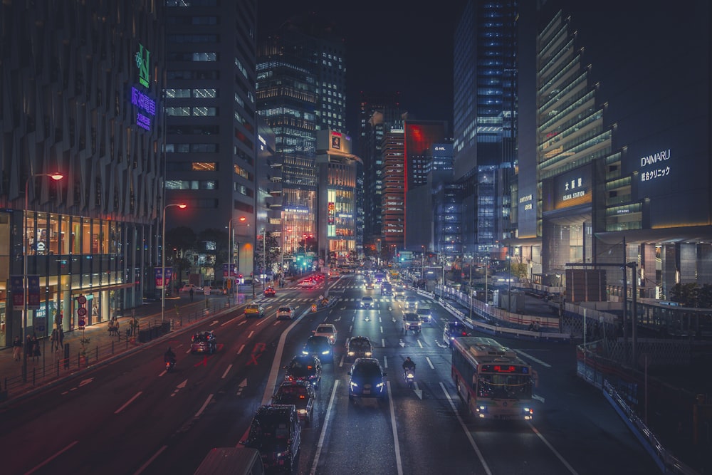 a city street filled with lots of traffic at night