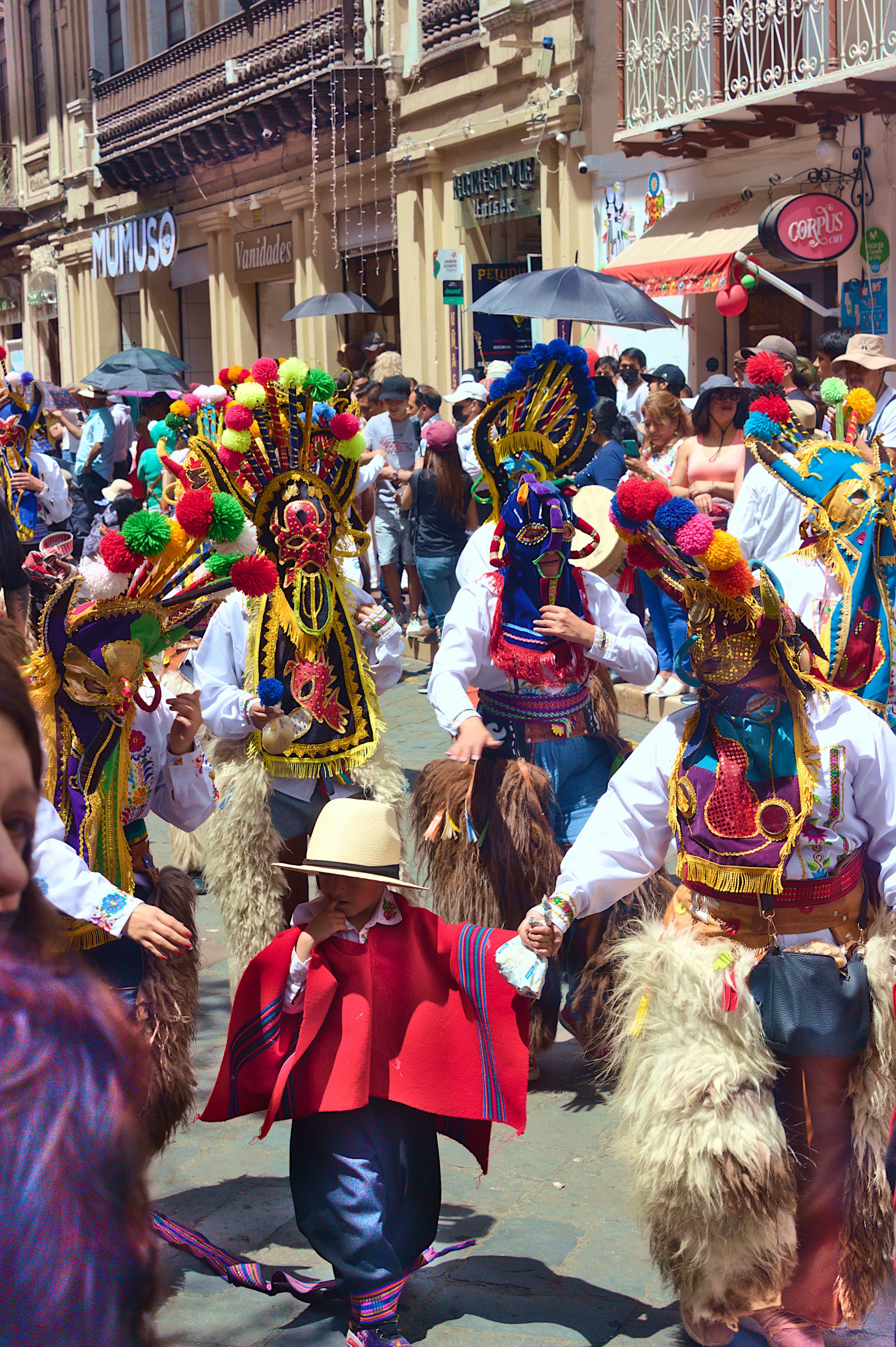 gray computer monitor