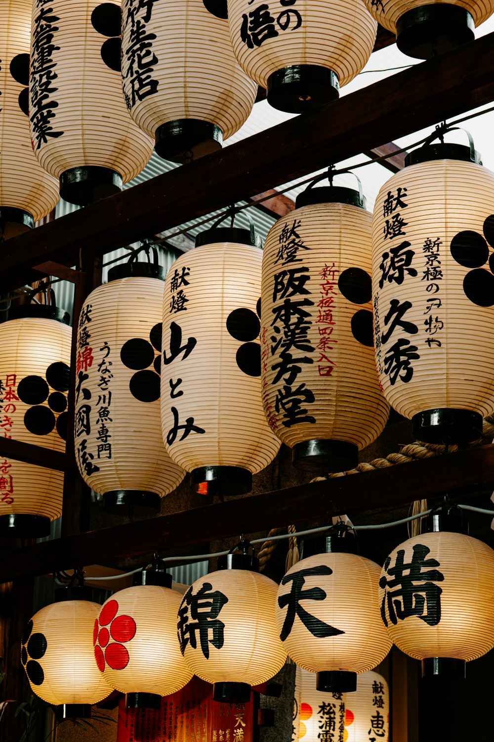 a bunch of chinese lanterns hanging from a ceiling