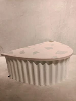 A compact Highi table with a glossy white top and minimalist design.