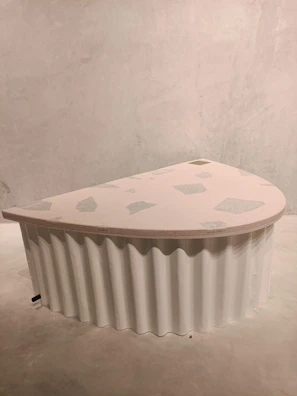 A compact Highi table with a glossy white top and minimalist design.