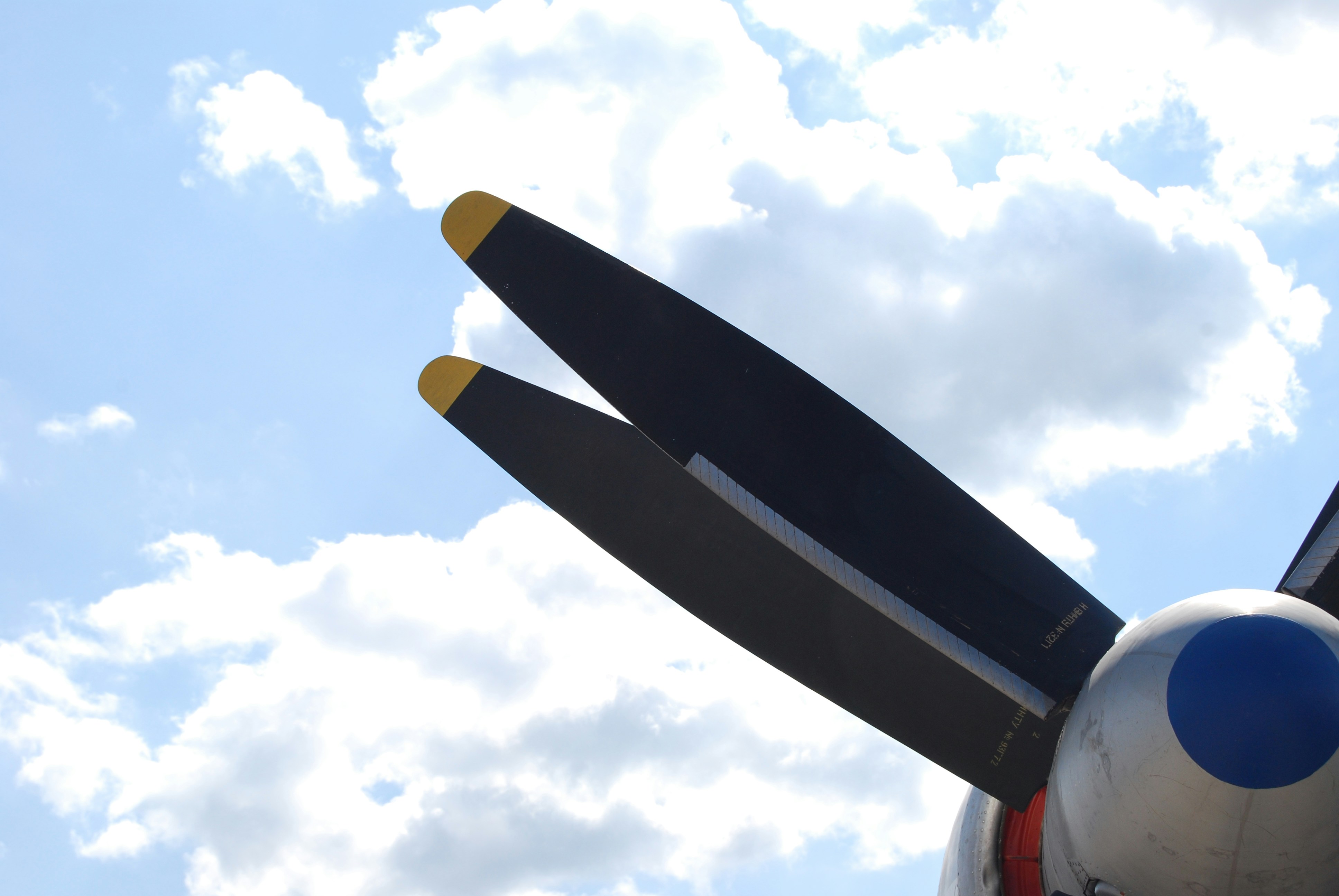 a close up of a propeller of an airplane