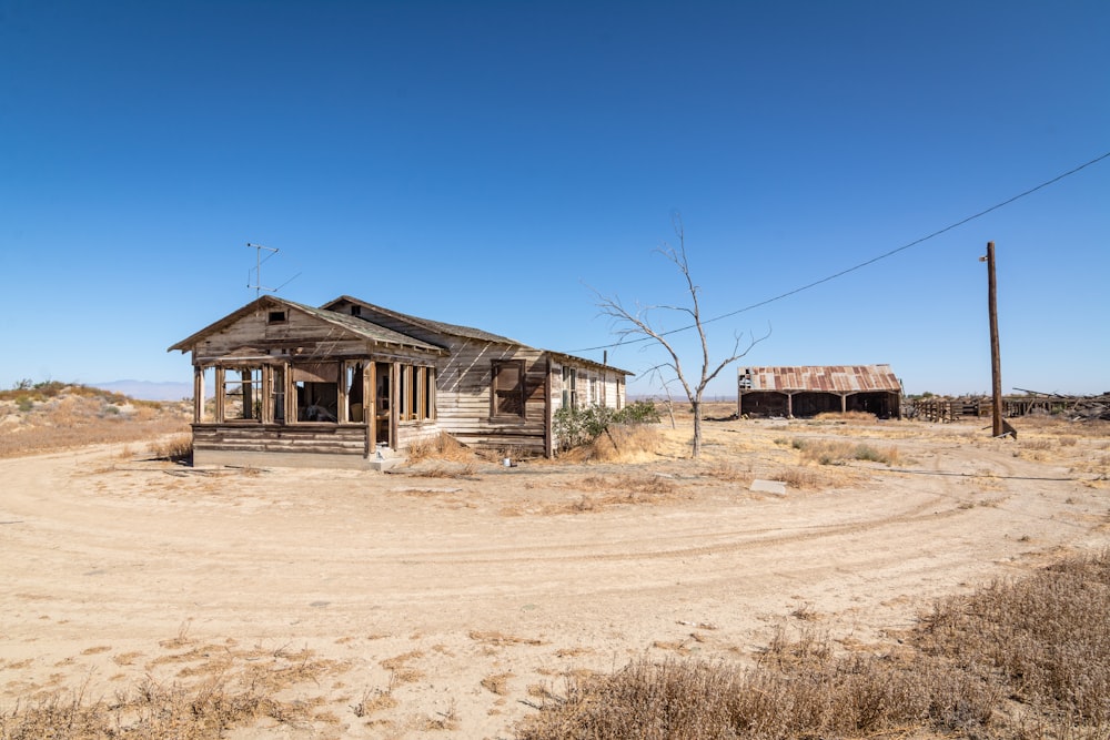 an old run down building in the middle of nowhere