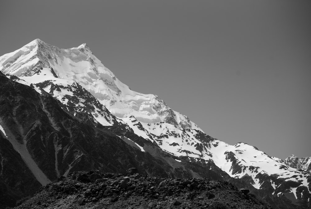 a snow covered mountain is shown in black and white