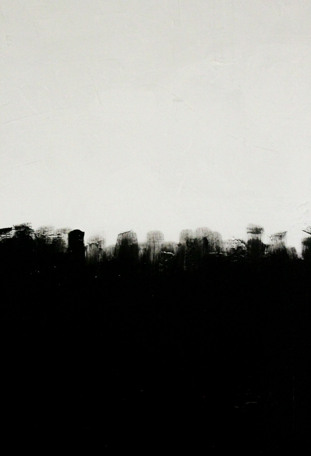 도시 스카이라인의 흑백 사진