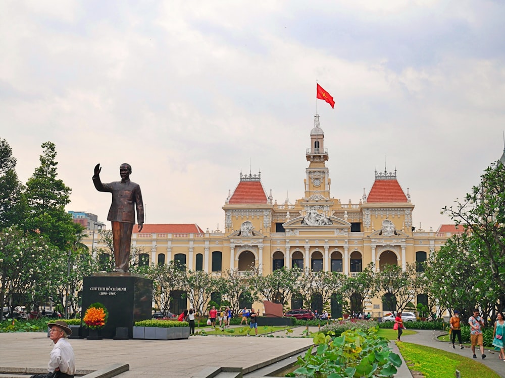 a statue of a man in front of a building