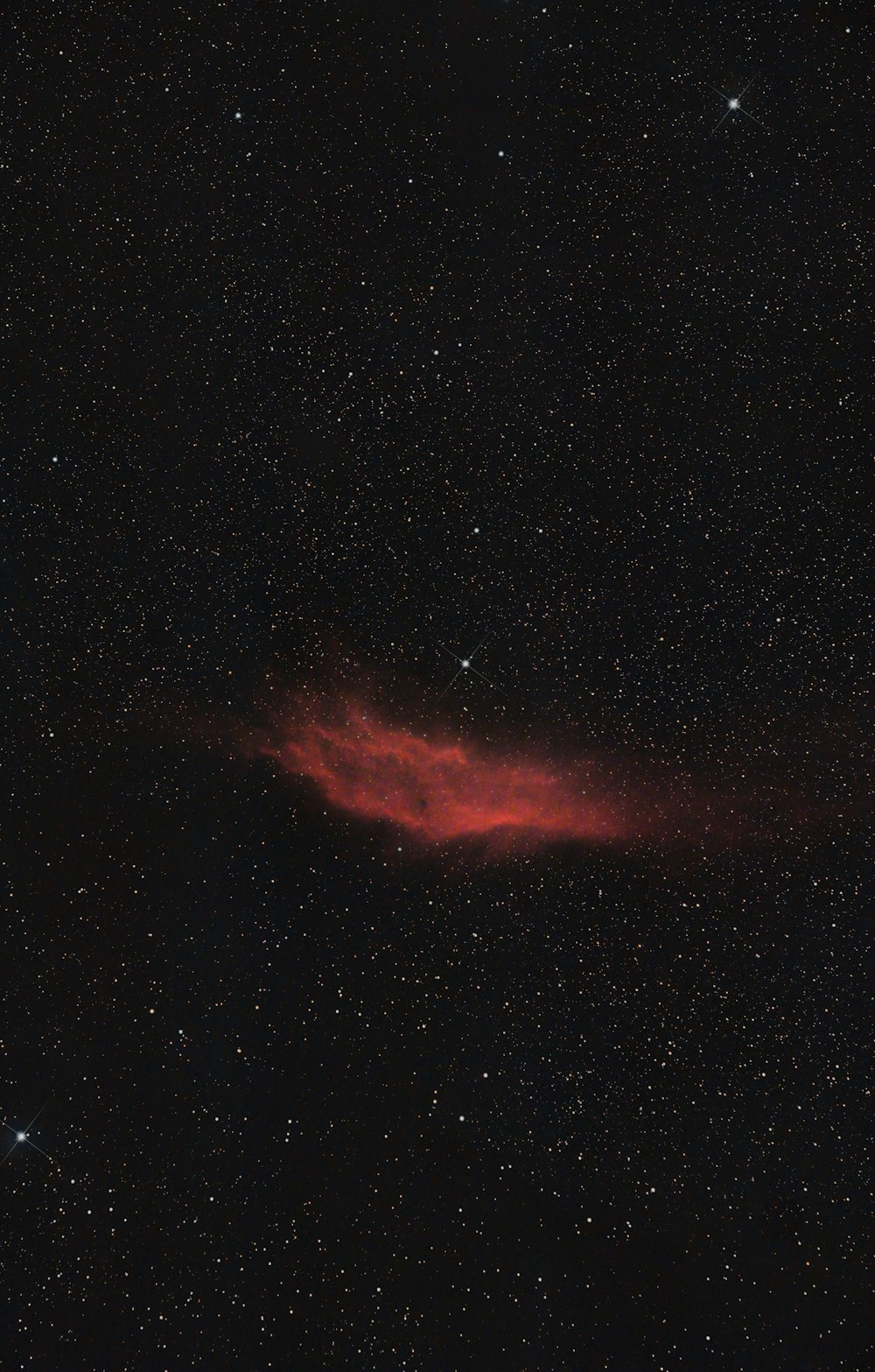 a very bright red object in the middle of the night sky