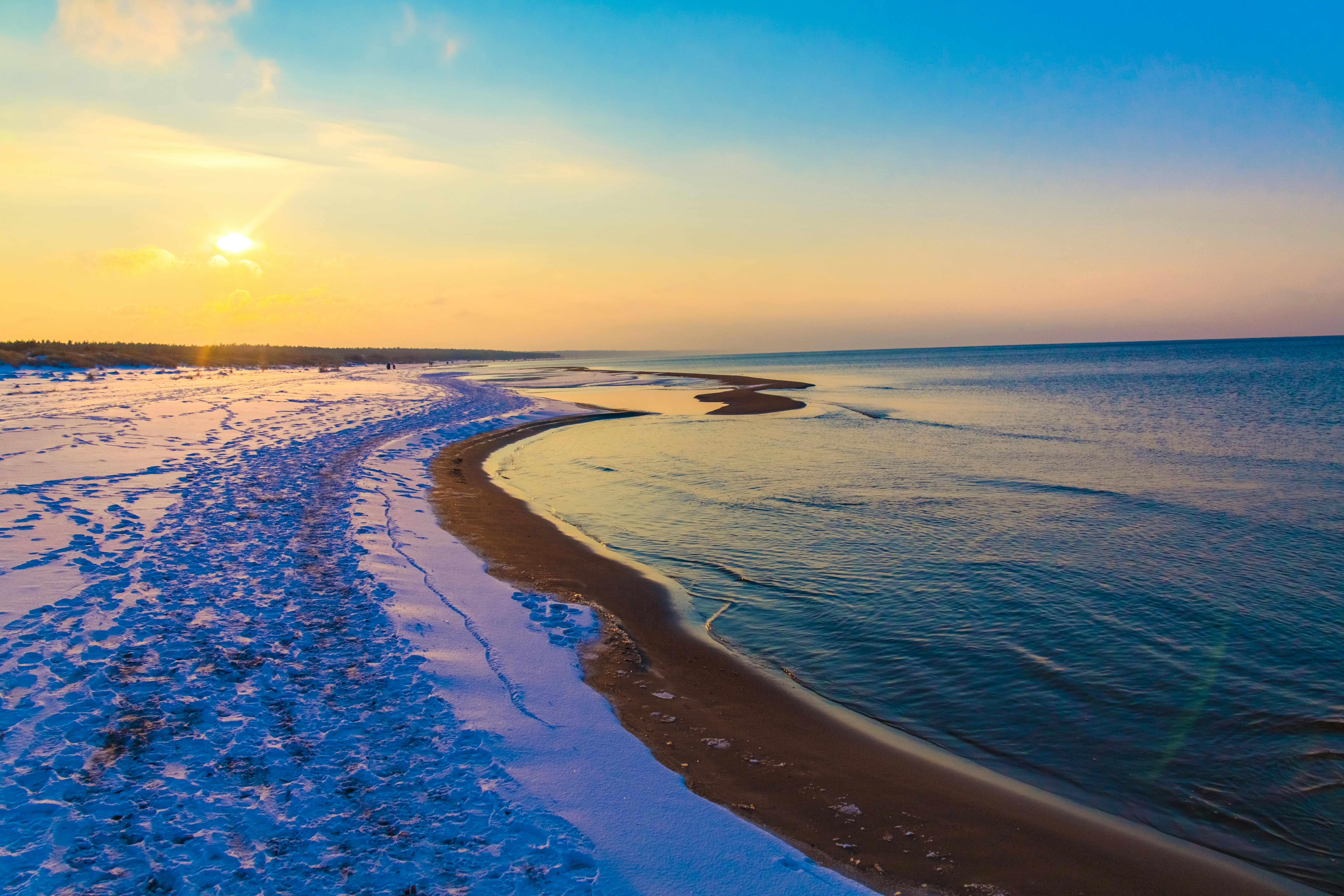 Photo by raimondklavins