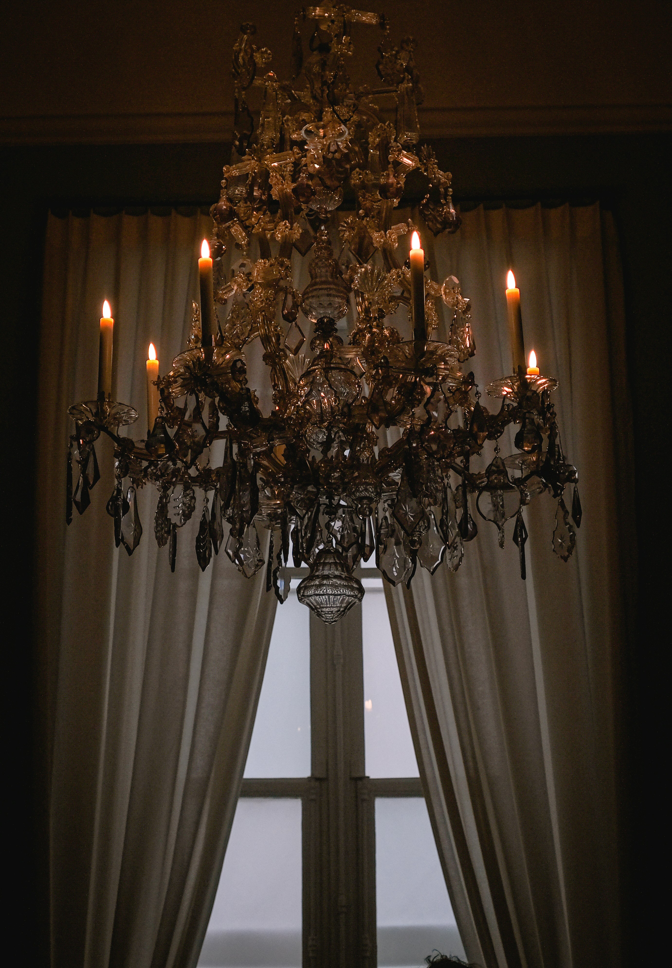 The Intricate artistry on the chandelier in the palace