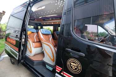Exploring Tempo Traveller Bookings in Delhi NCR