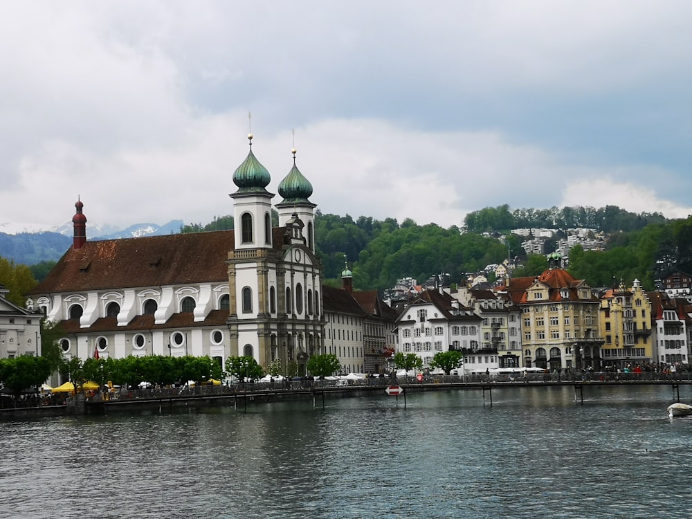 a large white building sitting on the side of a river