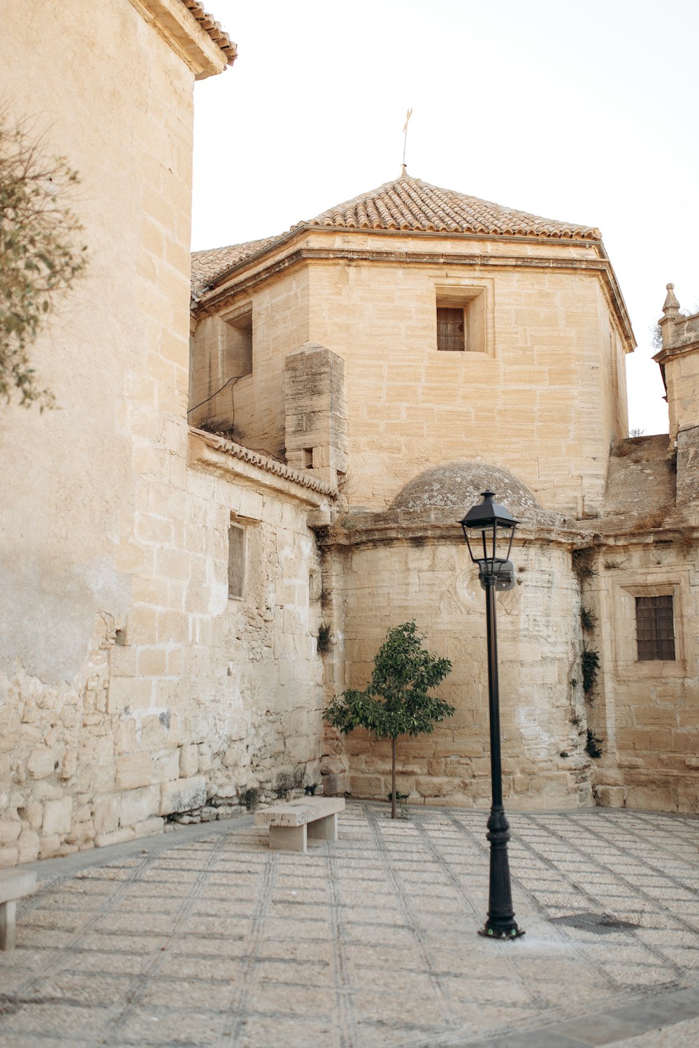 a lamp post sitting in the middle of a courtyard