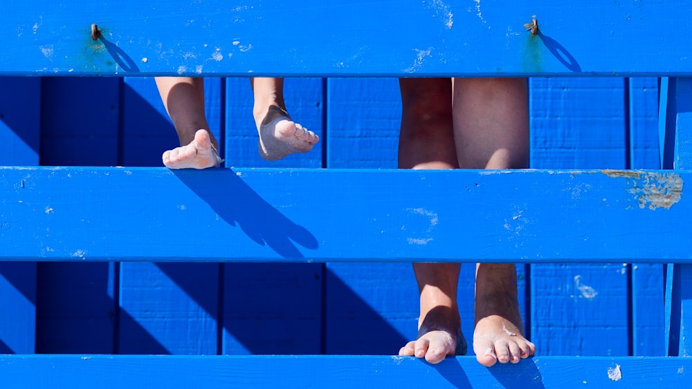 a couple of people standing on top of blue steps