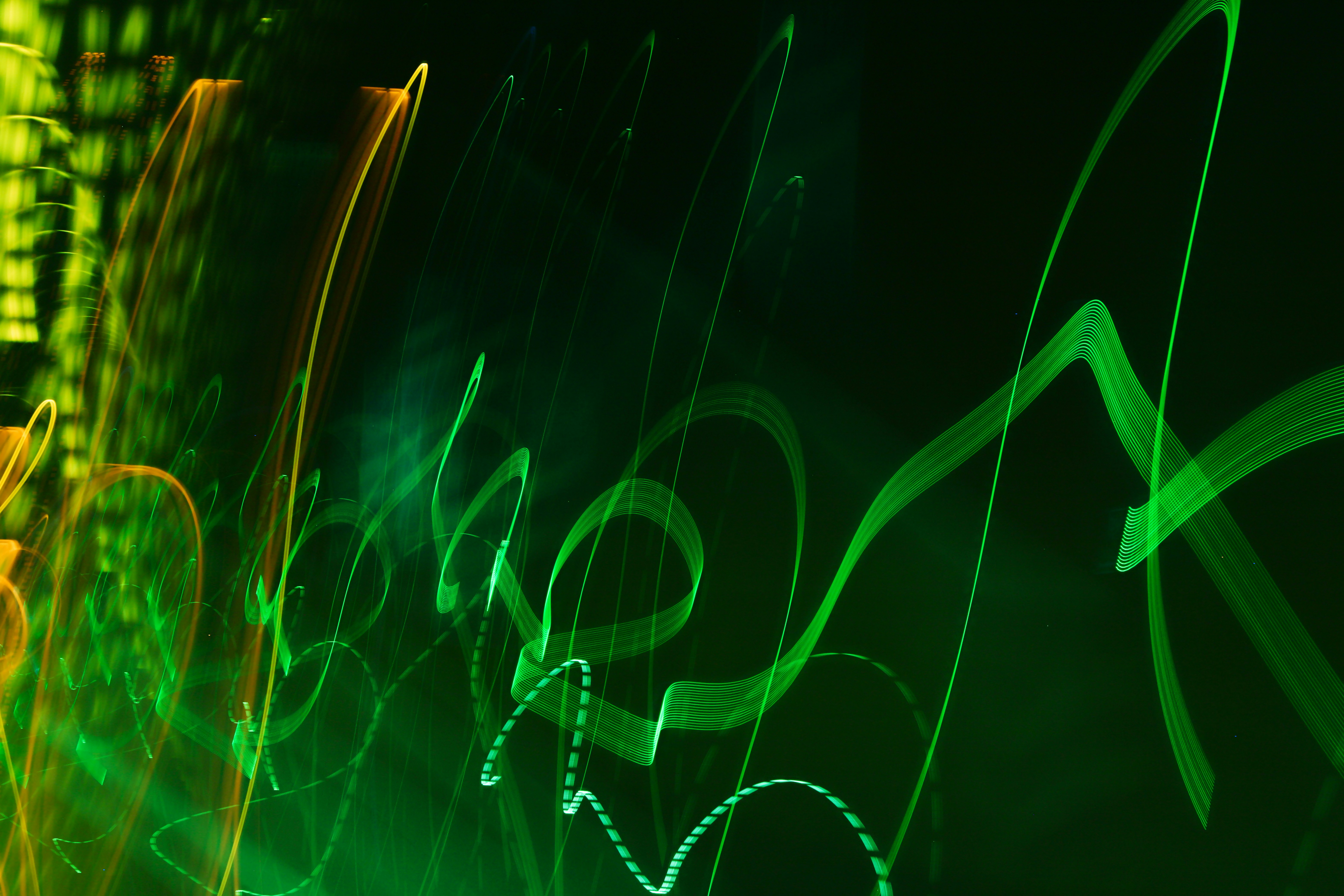 Un fond vert et jaune avec des notes de musique photo – Image gratuite de  Fond abstrait sur Unsplash, image size:3000x2000