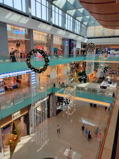 Wide shot of the dechoice shopping mall’s lively interior filled with shoppers and bright decor