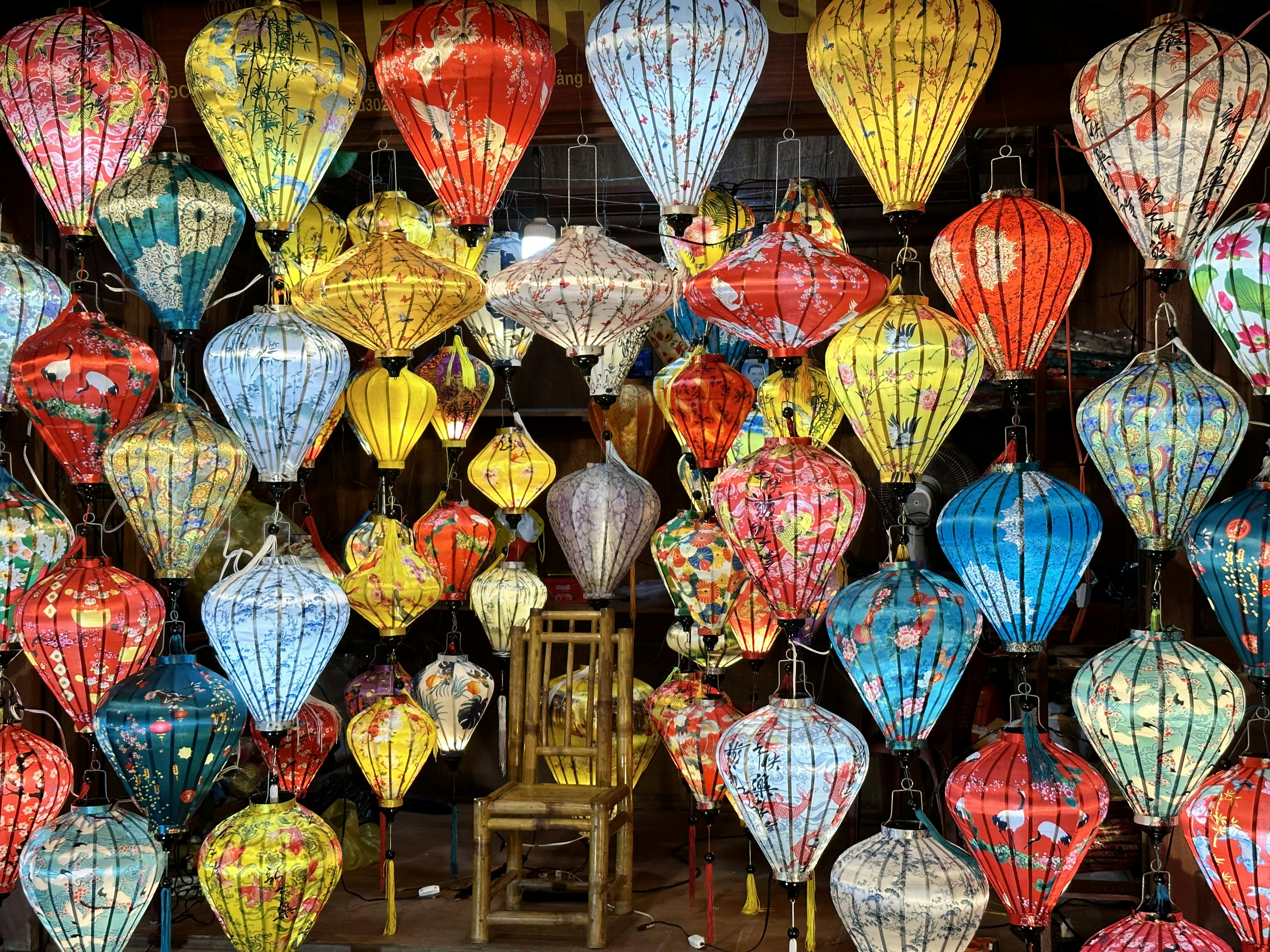 gray computer monitor