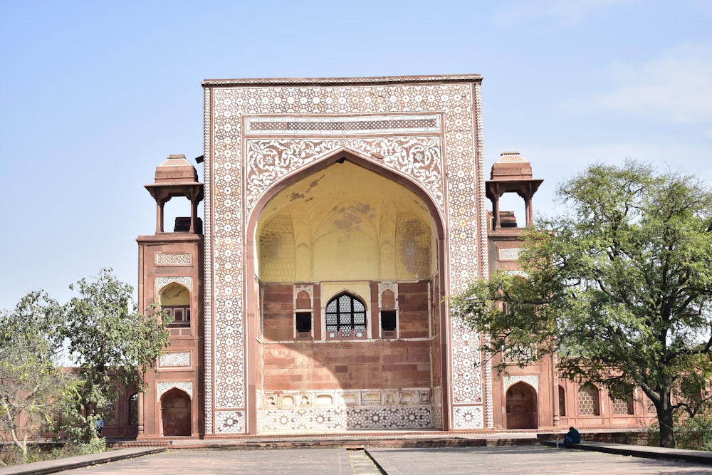 photo 1672215048670 d8c04e1ec7e0?q=80&w=1000&auto=format&fit=crop&ixlib=rb 4.0 - Uttar Pradesh's Top Cultural and Historical Marvels a large building with a clock on the side of it
