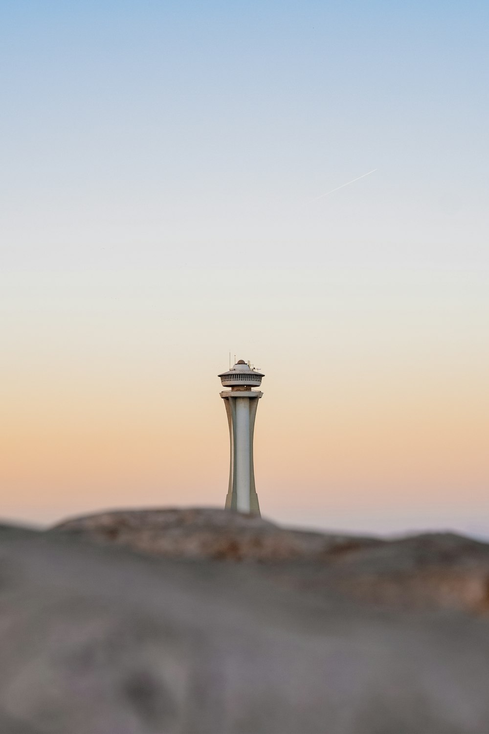 사막 한가운데있는 탑