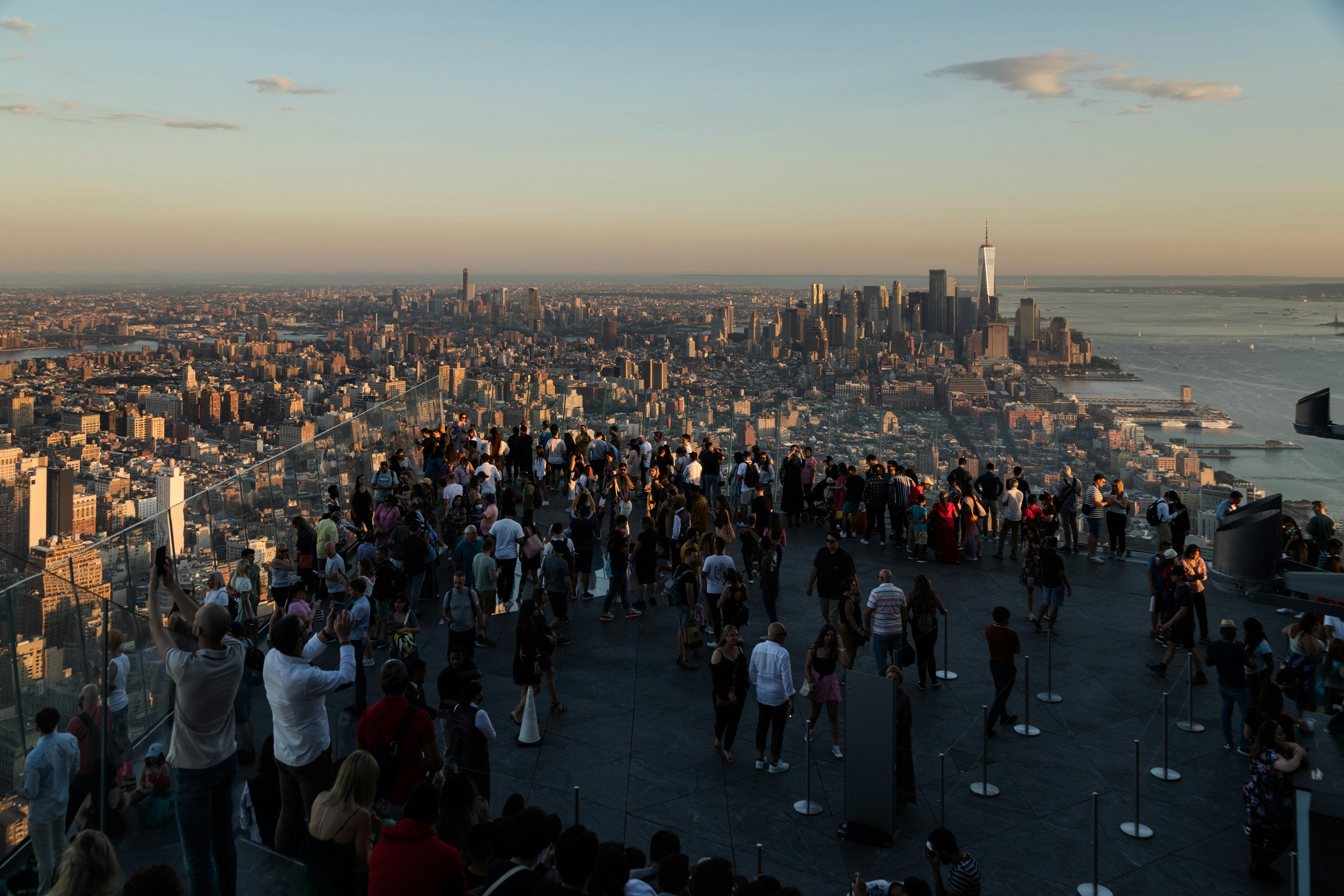 A crowd of people standing on top of a tall building photo – Free Edge ...