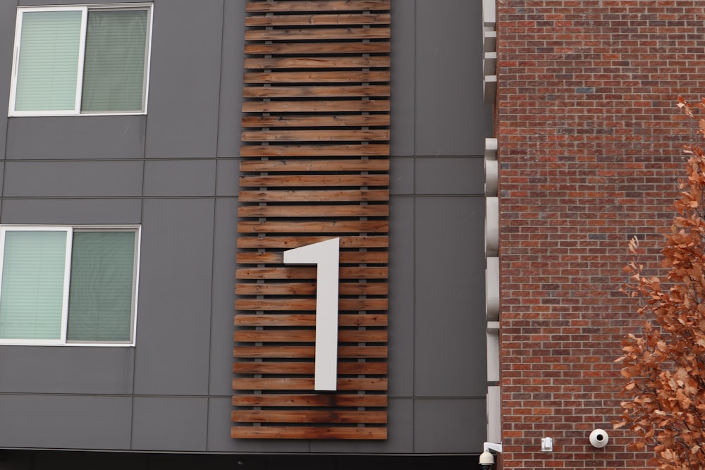 the number one sign is on the side of a building
