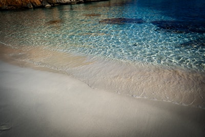 A beautiful beach with clear blue water.