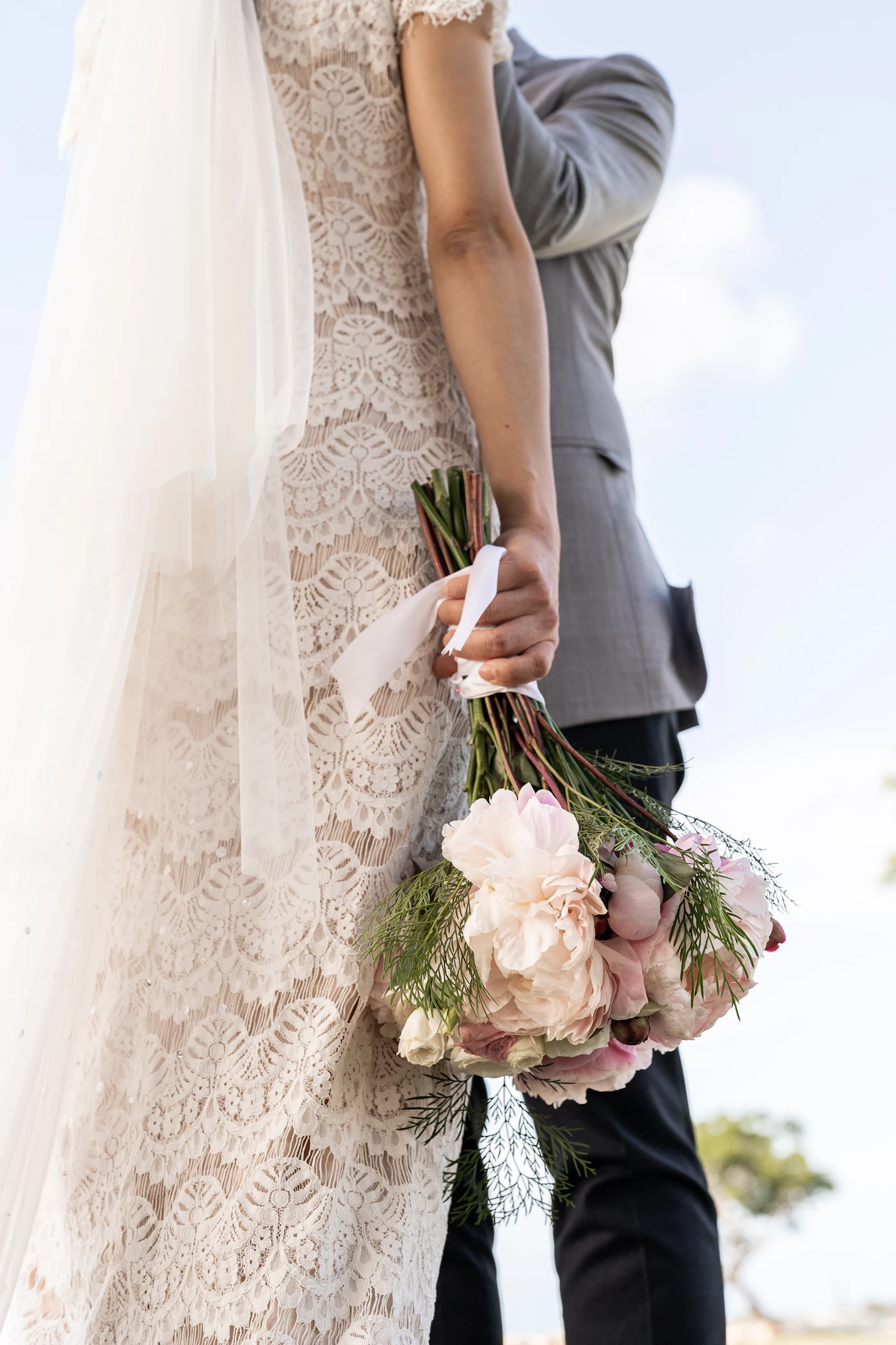 How to handle vendor no-shows on wedding day — A wedding coordinator helps a bride solve a last-minute vendor issue.