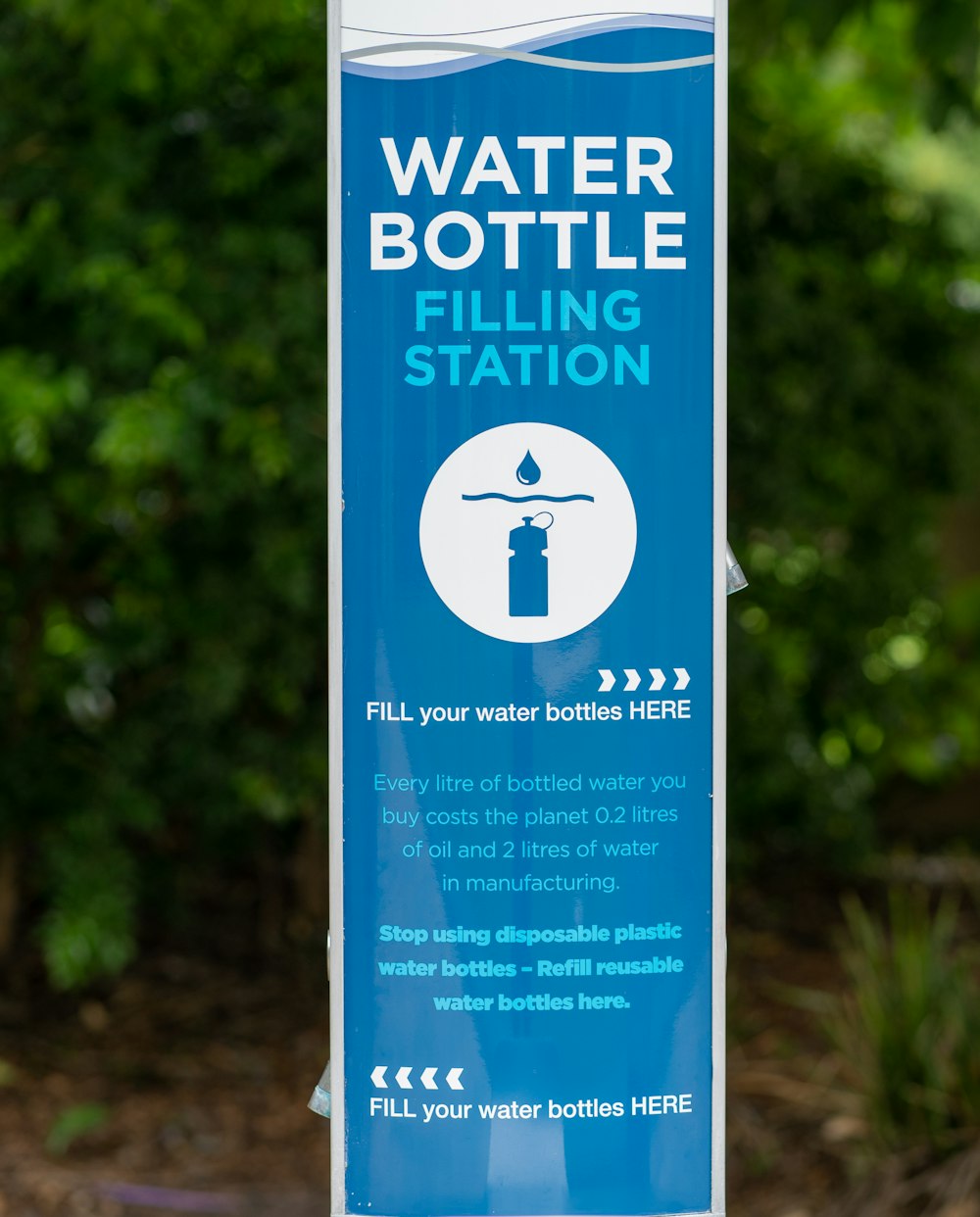 a blue sign with a water bottle on it