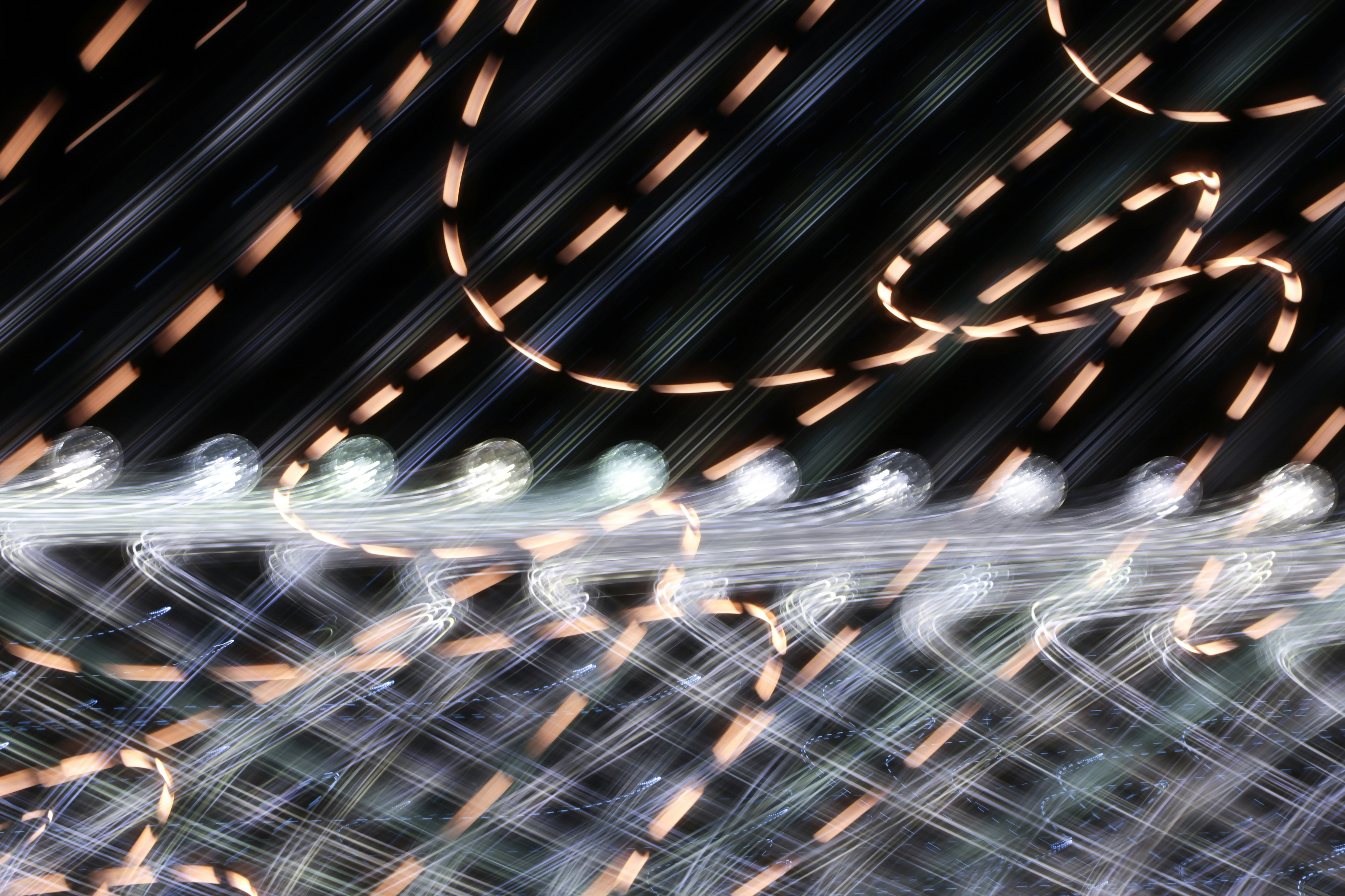 a blurry photo of a street light