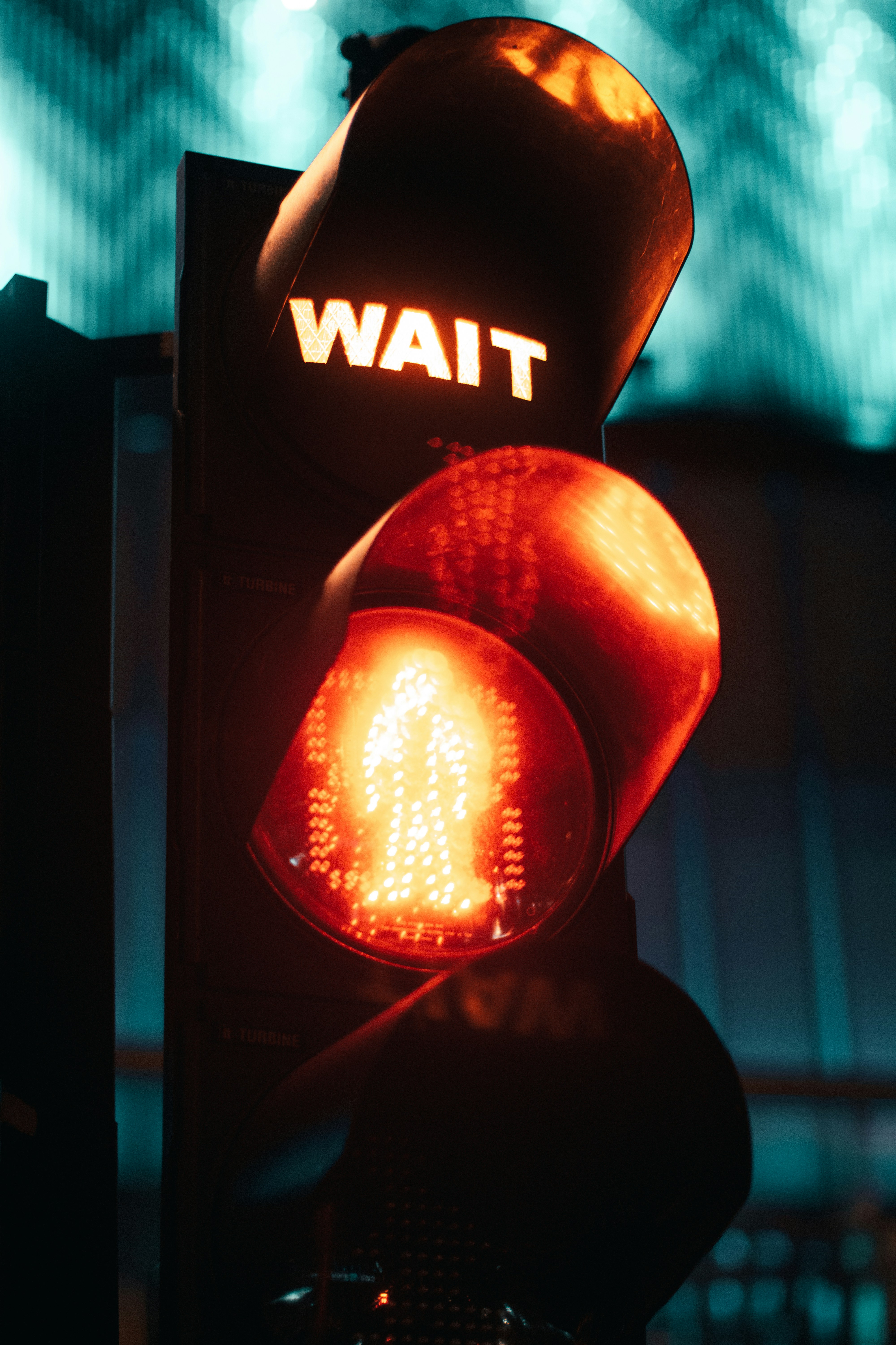 a traffic light with the word wait on it