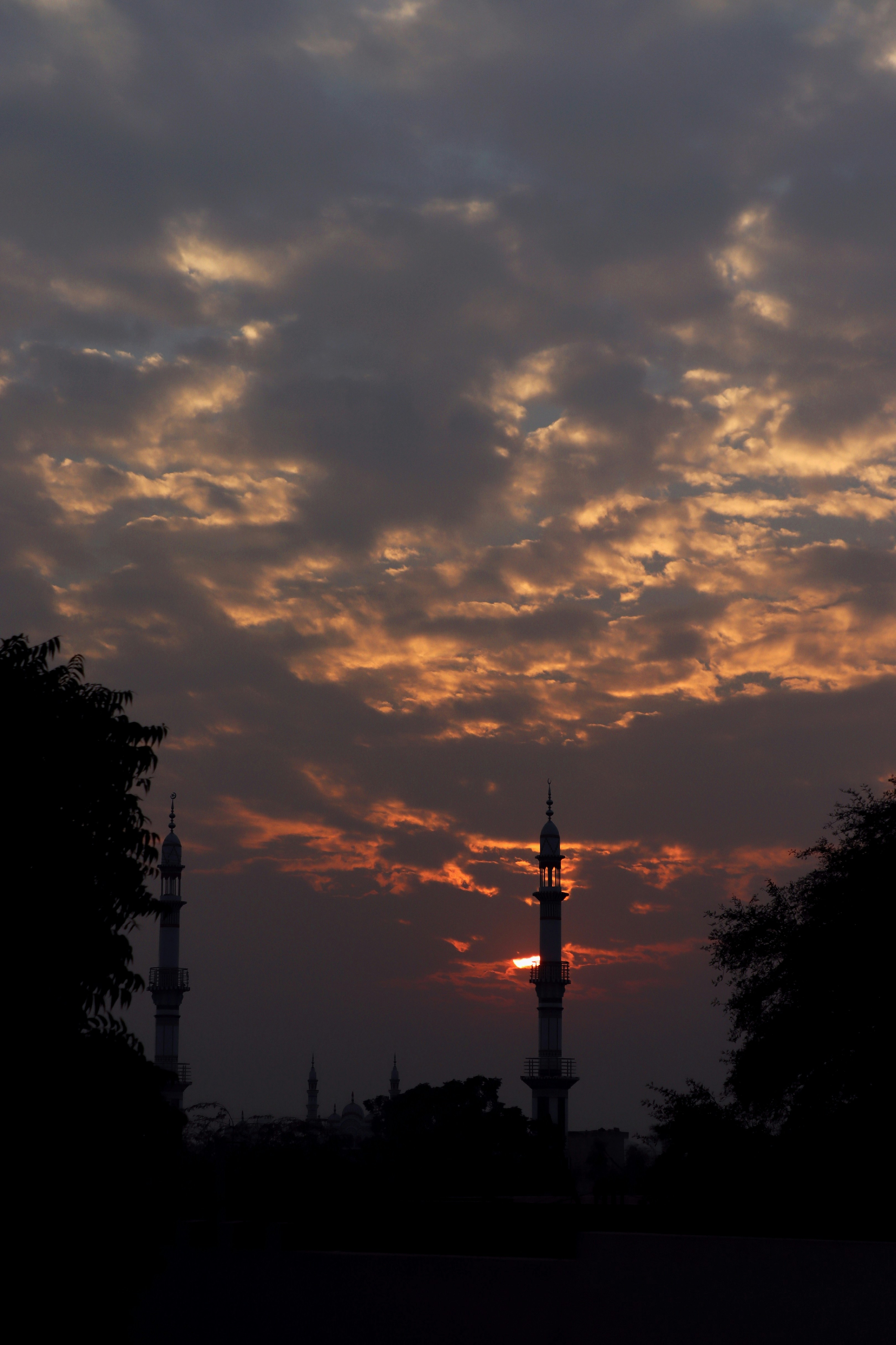 Homeless individuals receiving food donations