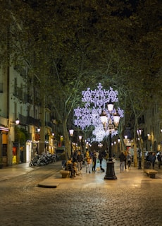 a city street filled with lots of people
