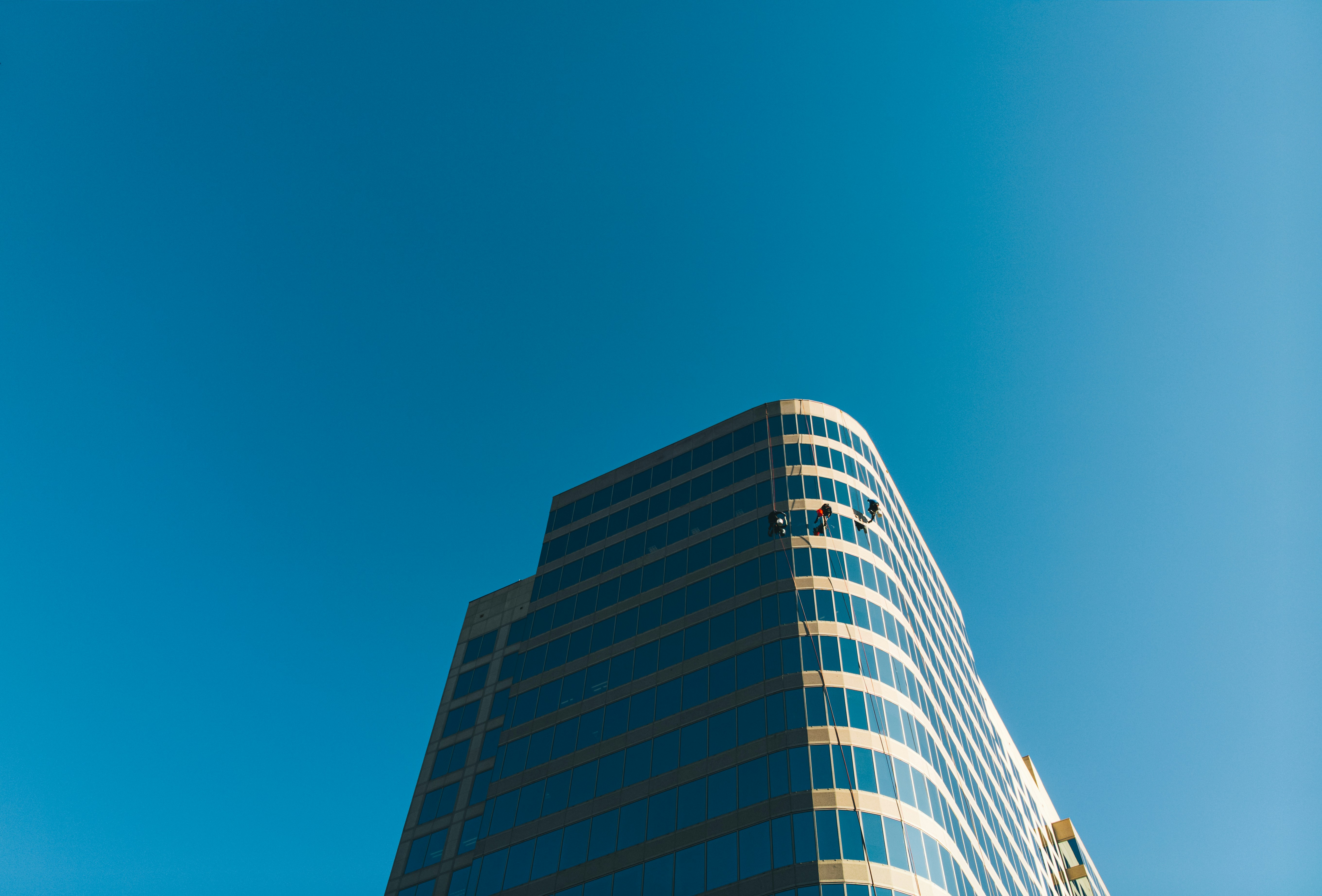 Oracle Shares Drop as Revenue Miss Overshadows Record AI Backlog