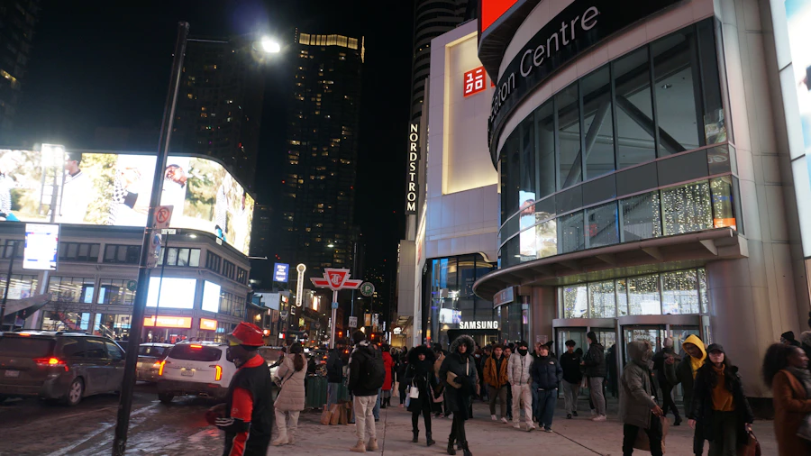 Dundas Square, Toronto
