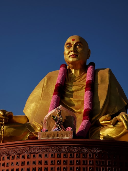 Golden murti, Ahmedabad