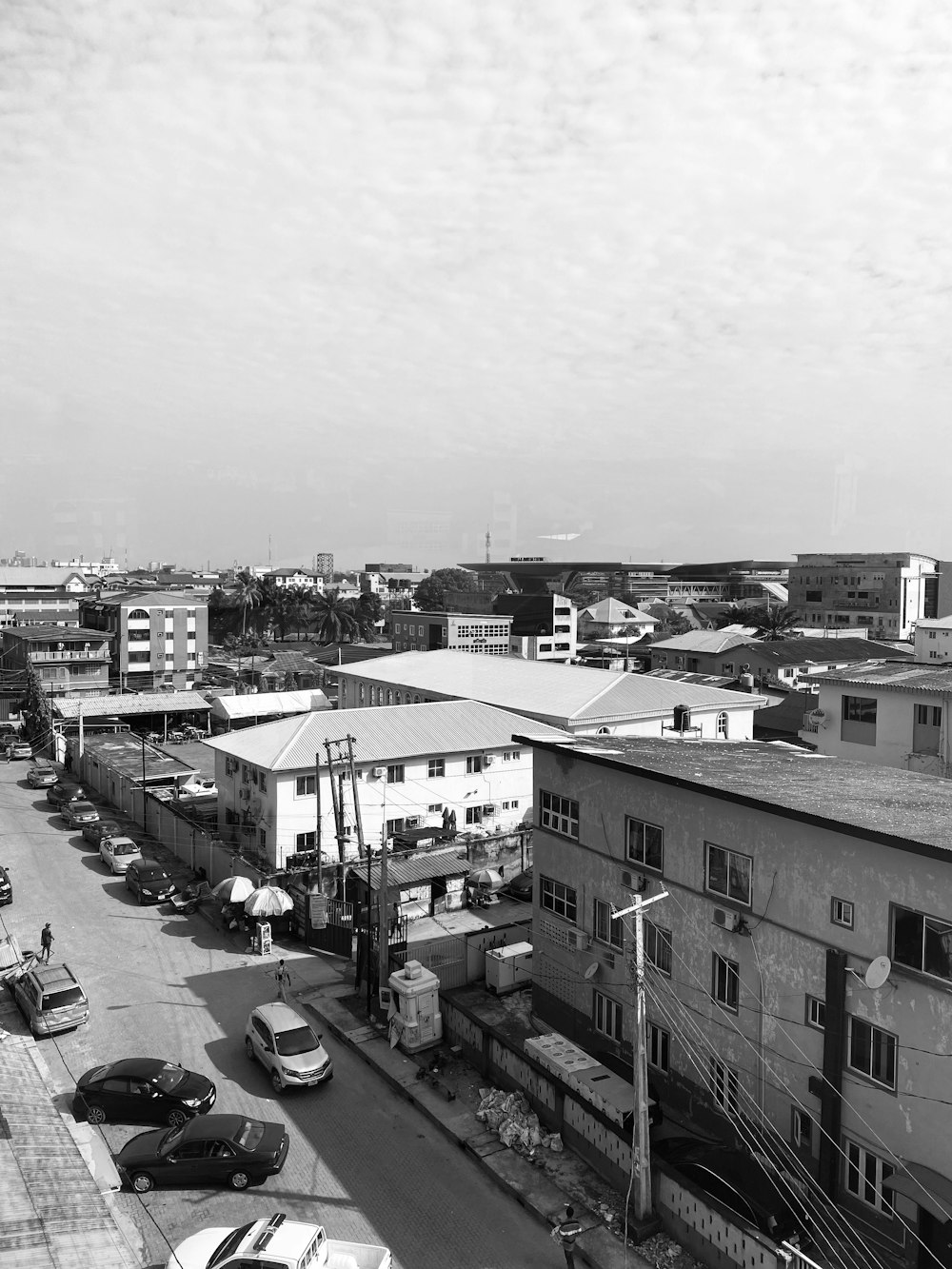 a black and white photo of a city street