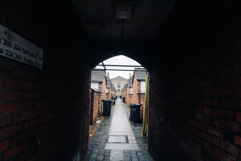 a narrow alley way with a brick building in the background