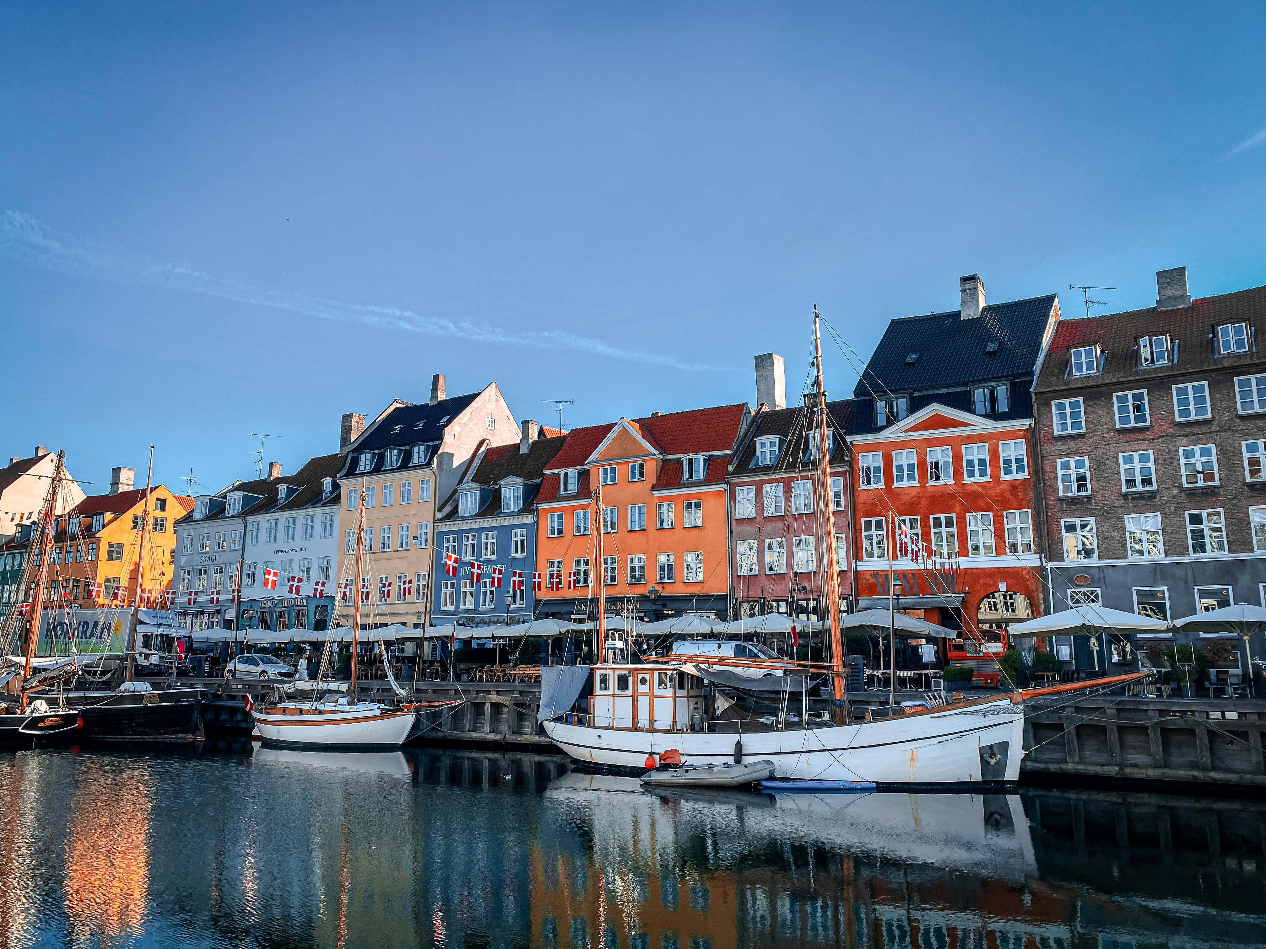 Stay online in the Denmark with a prepaid eSIM from eSIMlii. Instant activation, no roaming charges, and reliable coverage.