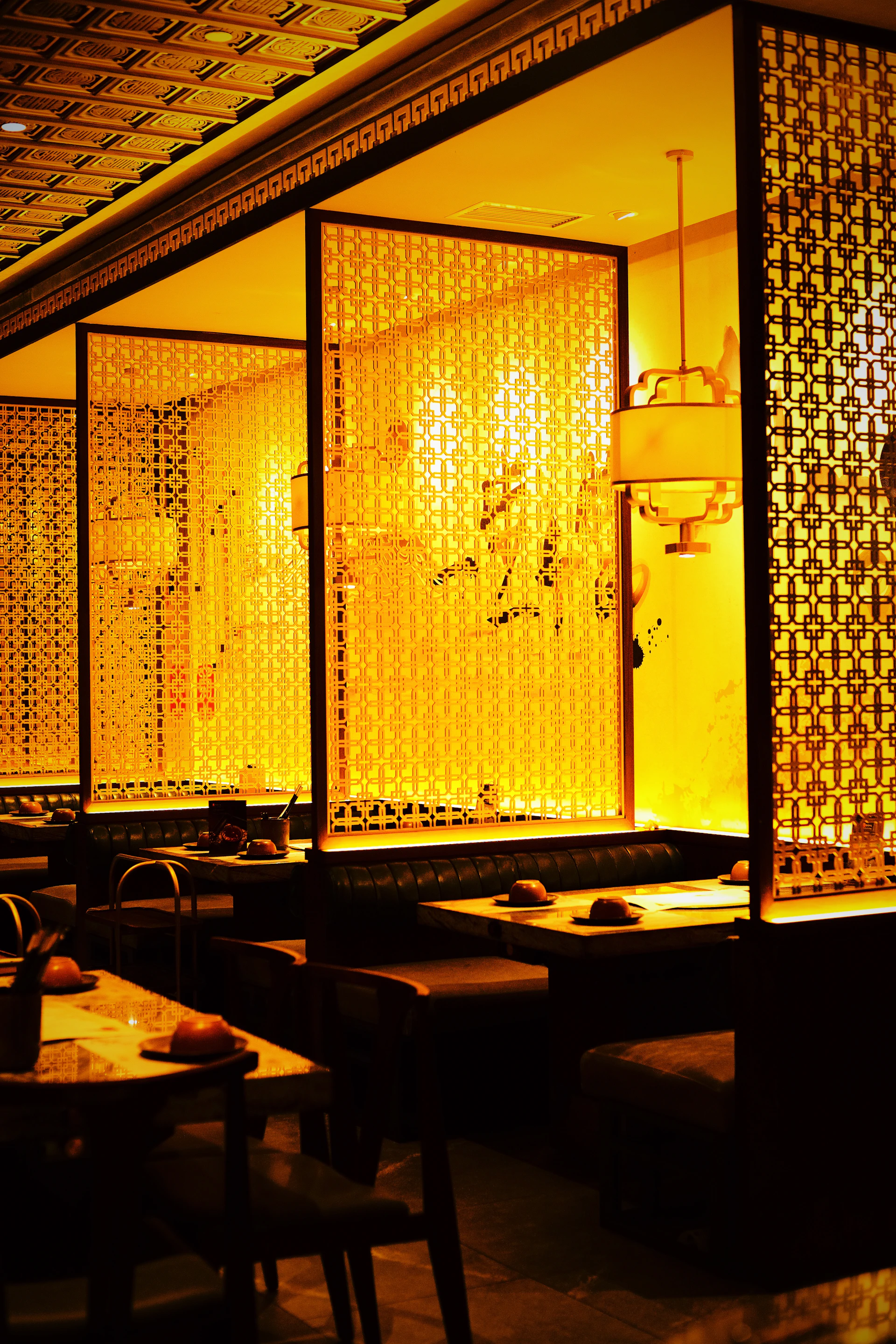 gray computer monitor