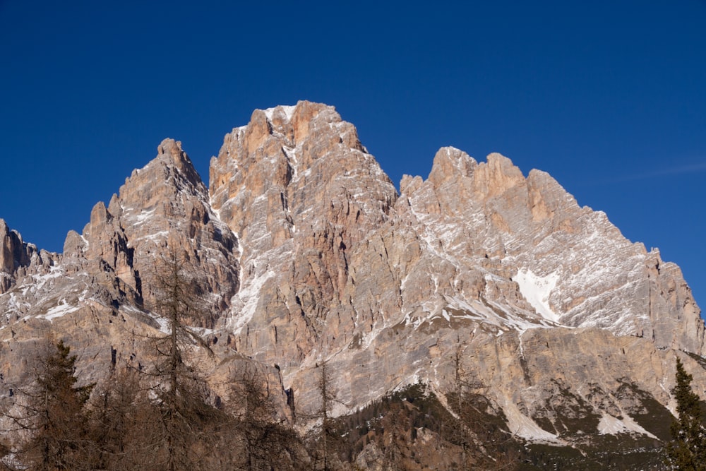 a very tall mountain with snow on it