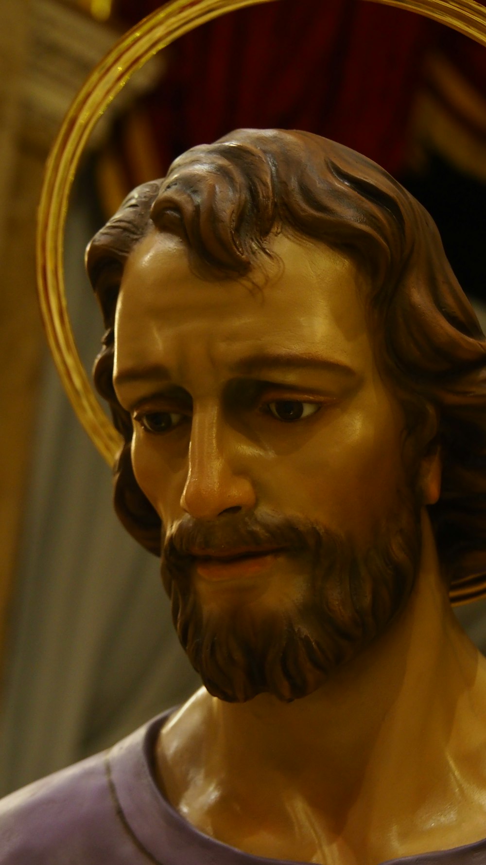 a statue of jesus with a halo around his neck