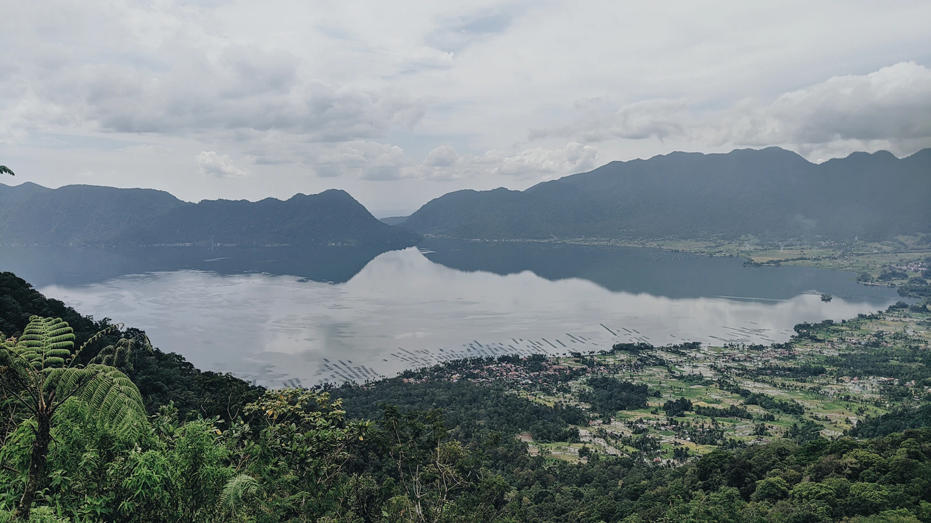 Pemandangan Alam Puncak Lawang